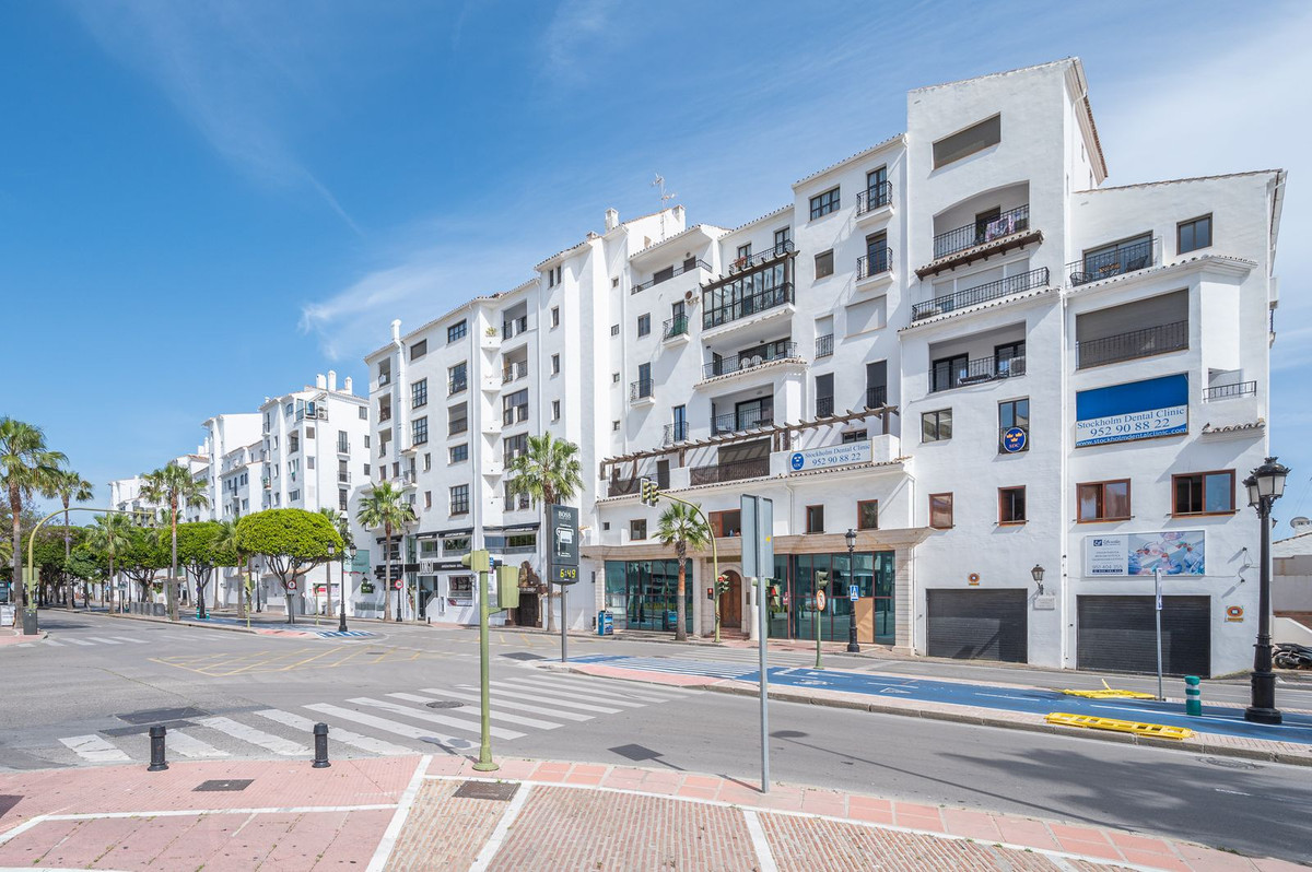 3 bedroom 2 bathroom apartment in the centre of Puerto Banus